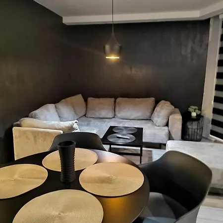 Apartment Triangle *